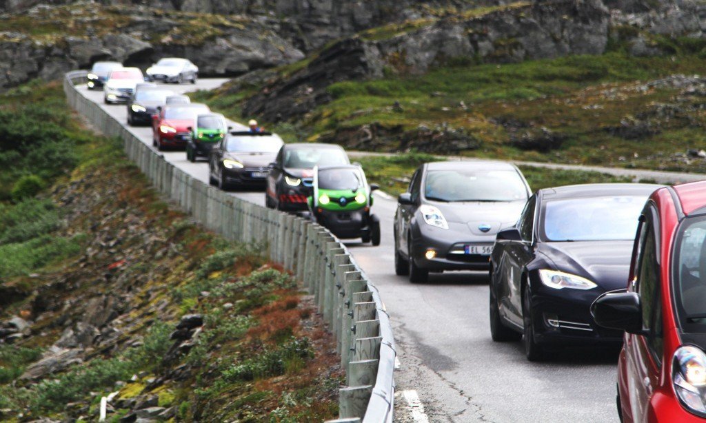 electric-car-rally-in-geiranger-norway-image-norsk-elbilforening-via-flickr_100530088_l