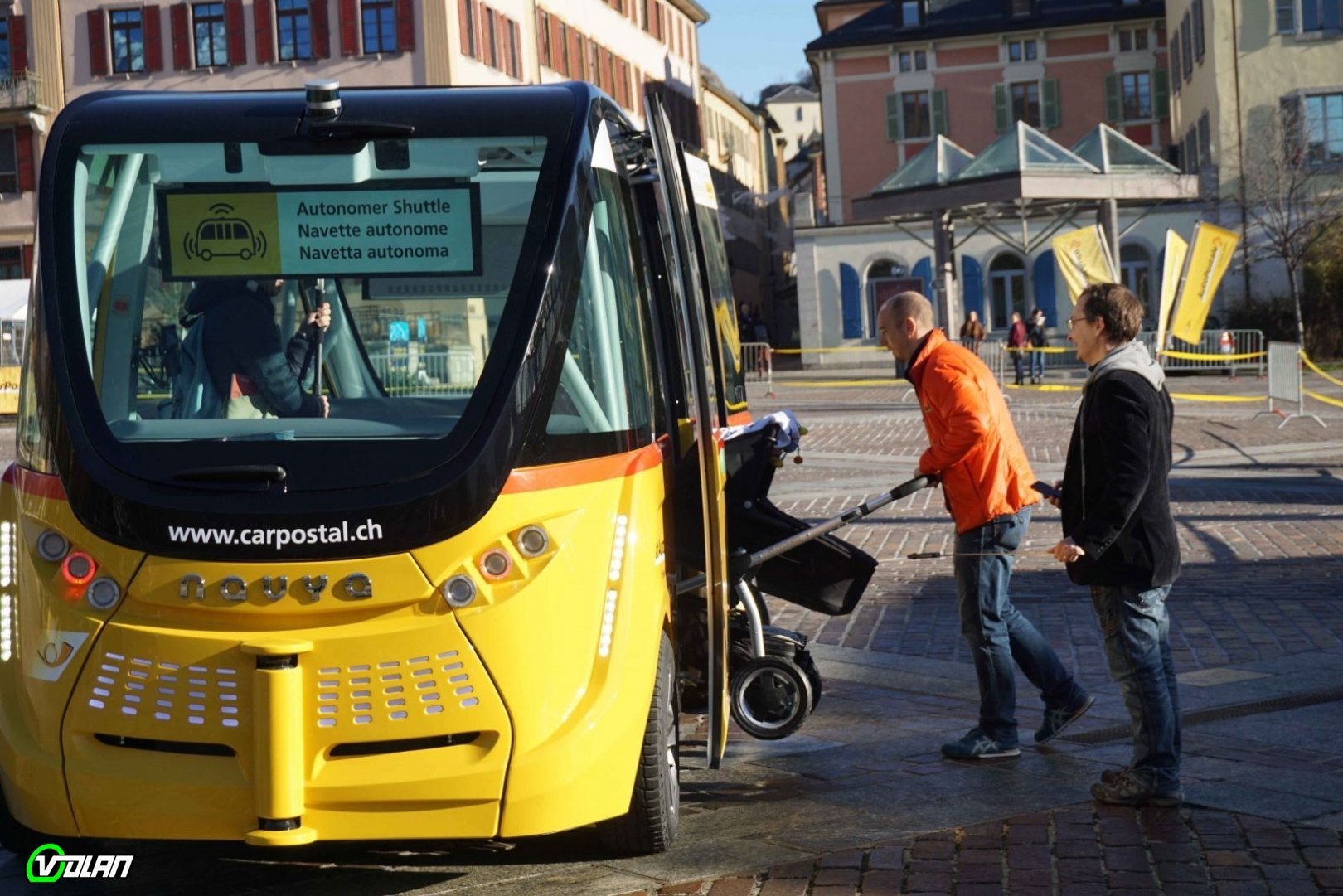 avtonomno-delujoci-svicarski-mini-avtobus-navya-arma-postbus