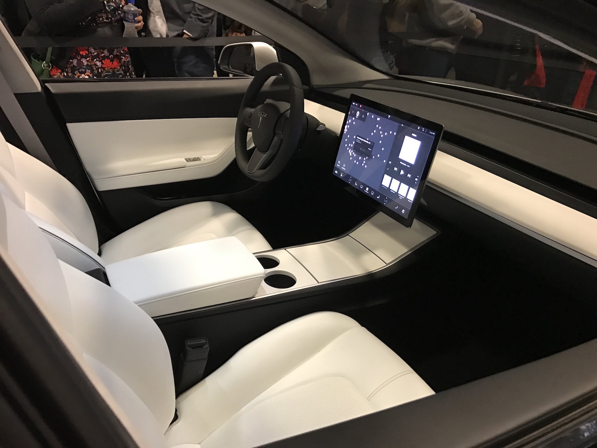 Silver-Tesla-Model-3-interior-cupholder-touchscreen